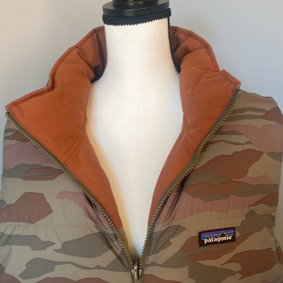 Patagonia Men’s Bivy Reversible Down Camouflage Puffer Vest - Picture 9 of 9